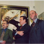 Der damalige Bundeskanzler Gerhard Schröder ist Ehrengast bei der Eröffnung der Ausstellung seines Freundes Uwe Bremer