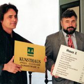 Der damalige Präsident des Kunstvereins Klaus-Dieter Böhm und der damalige Landrat Hans-Helmut Münchberg bei Eröffnung des Kunsthauses. (1995)