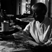 Hannah Höch beim Aquarellieren in ihrem
Atelier in Berlin-Heiligensee, 1967, Galerie
Remmert und Barth, Düsseldorf